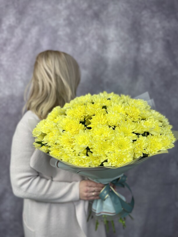 Монобукет из кустовой хризантемы, артикул F1216050 - 21530 рублей, доставка по городу. Flawery - доставка цветов