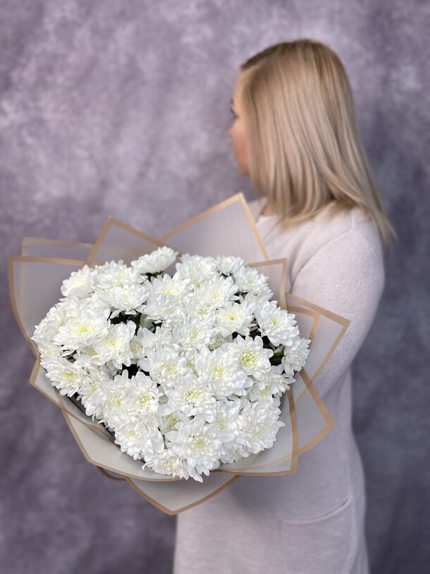 Букет из нежной кустовой хризантемы, артикул F1216052 - 20808 рублей, доставка по городу. Flawery - доставка цветов