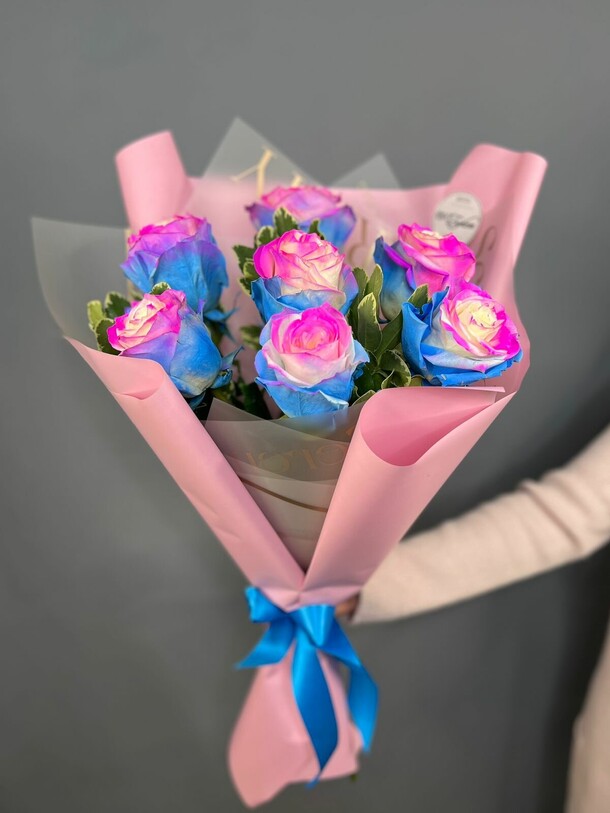 Букет из радужной розы, артикул F1241802 - 14124 рублей, доставка по городу. Flawery - доставка цветов