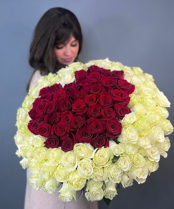 Монобукет из розы эквадор, артикул F1241960 - 114644 рублей, доставка по городу. Flawery - доставка цветов