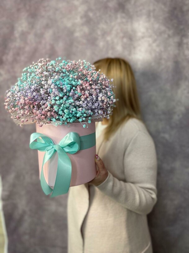 Композиция из радужной гипсофилы, артикул F1339493 - 14909 рублей, доставка по городу. Flawery - доставка цветов