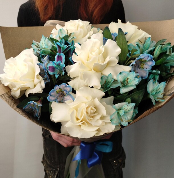 Букет цветов "зефир в лазури", артикул F1506686 - 2490 рублей, доставка по городу. Flawery - доставка цветов