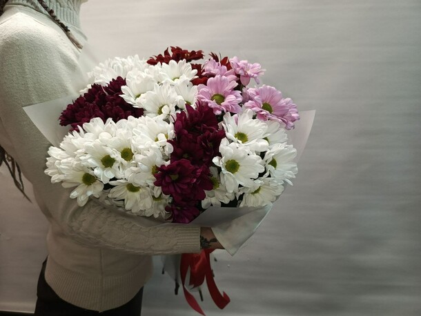 Букет цветов "пёстрый вальс", артикул F1525005 - 2370 рублей, доставка по городу. Flawery - доставка цветов