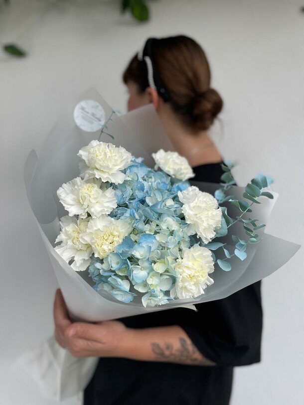 Букет небо, артикул F1450462 - 4290 рублей, доставка по городу. Flawery - доставка цветов