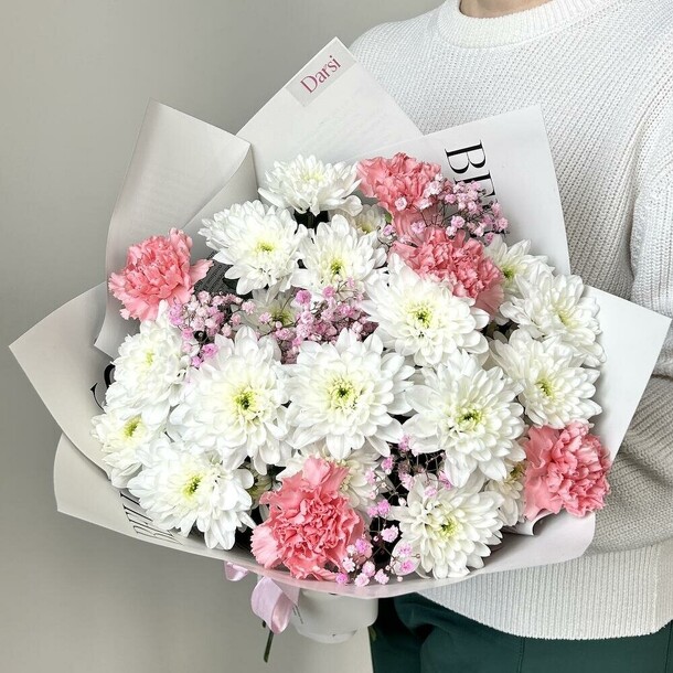 Букет хризантема, гипсофила, гвоздика (d159), артикул F1490353 - 3470 рублей, доставка по городу. Flawery - доставка цветов