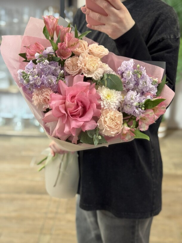 Цветочное облако, артикул F1521774 - 5800 рублей, доставка по городу. Flawery - доставка цветов