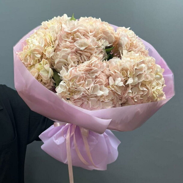 Букет из розовых гортензий, артикул F1495783 - 6743 рублей, доставка по городу. Flawery - доставка цветов
