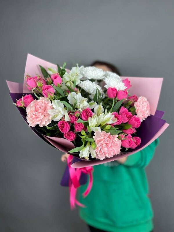 Букет с яркими розочками, артикул F1496115 - 6800 рублей, доставка по городу. Flawery - доставка цветов