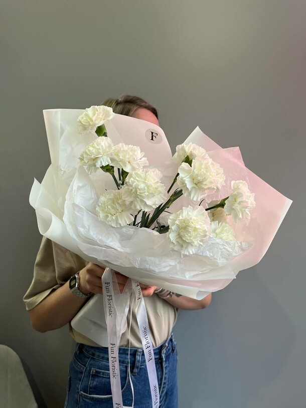 Букет из 13  белых диантусов, артикул F1509833 - 3900 рублей, доставка по городу. Flawery - доставка цветов