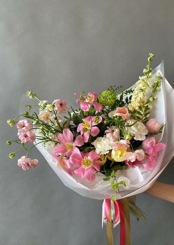 Весенний букет, артикул F1522114 - 20500 рублей, доставка по городу. Flawery - доставка цветов