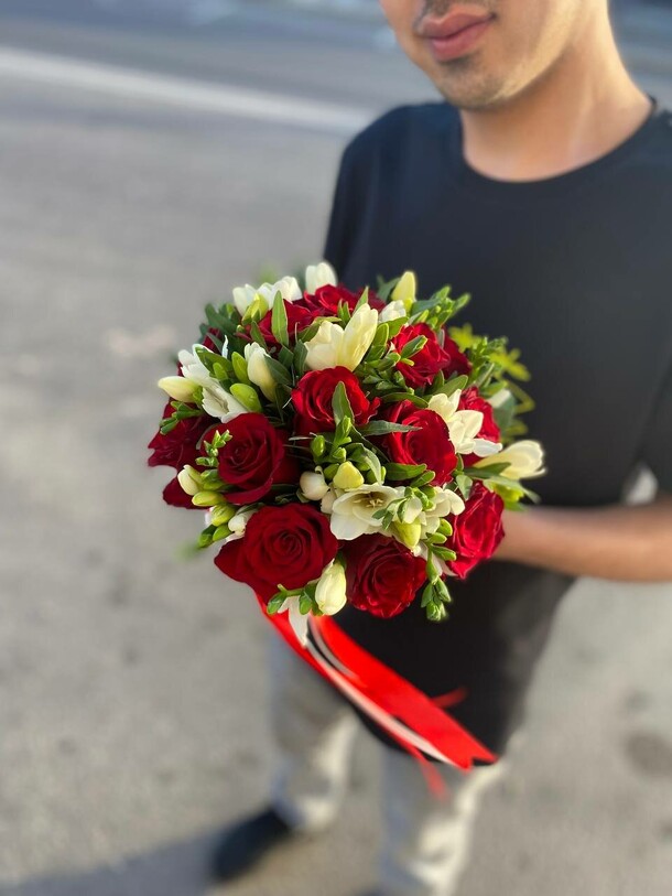 Букет невесты, артикул F1066803 - 7999 рублей, доставка по городу. Flawery - доставка цветов