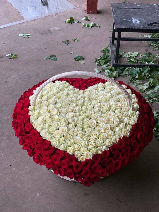 501 роза в корзине, артикул F1066953 - 253332 рублей, доставка по городу. Flawery - доставка цветов