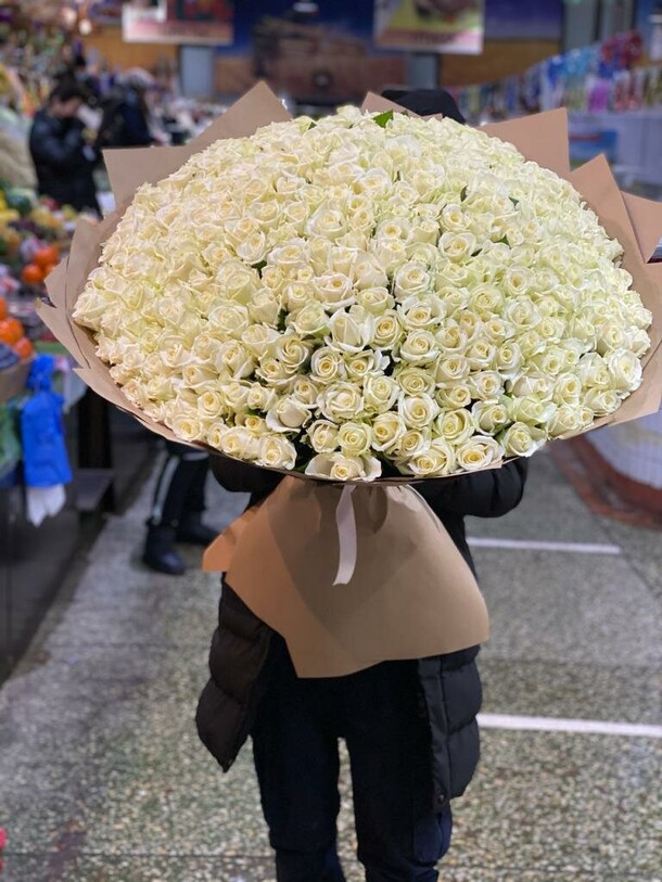 301 белая роза, артикул F1067084 - 175384 рублей, доставка по городу. Flawery - доставка цветов