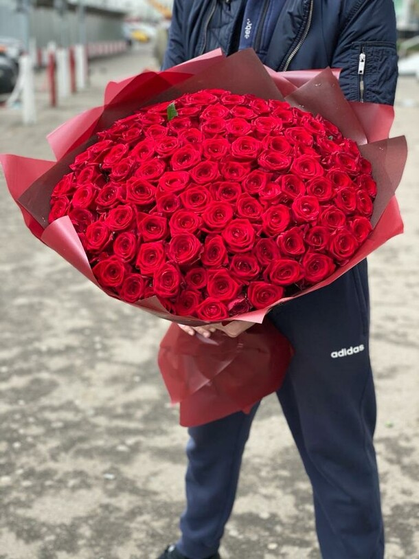 101 красная роза, артикул F1067248 - 35076 рублей, доставка по городу. Flawery - доставка цветов