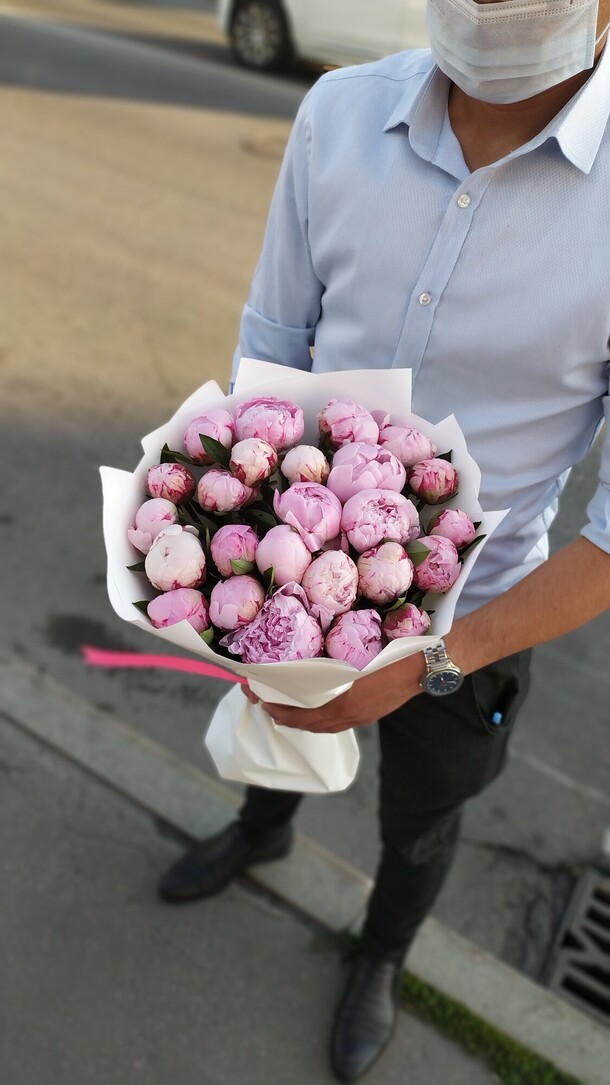 25 пион сара бернард, артикул F1071758 - 33941 рублей, доставка по городу. Flawery - доставка цветов