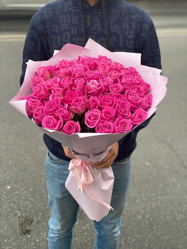 51 розовая роза, артикул F1079967 - 15943 рублей, доставка по городу. Flawery - доставка цветов