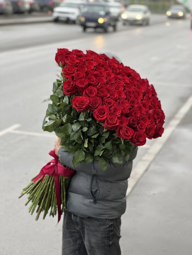 101 метровая роза, артикул F1089736 - 84699 рублей, доставка по городу. Flawery - доставка цветов