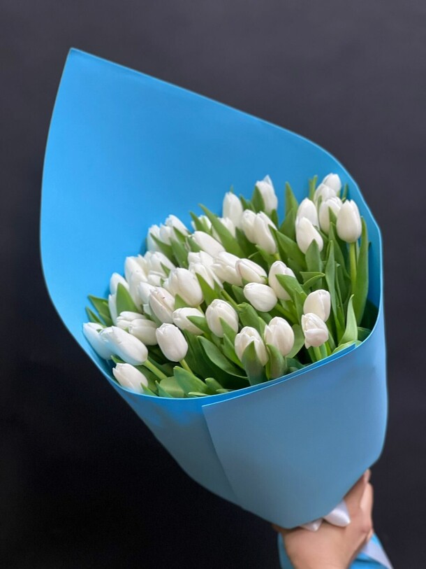 51 белый тюльпан, артикул F1101039 - 17170 рублей, доставка по городу. Flawery - доставка цветов