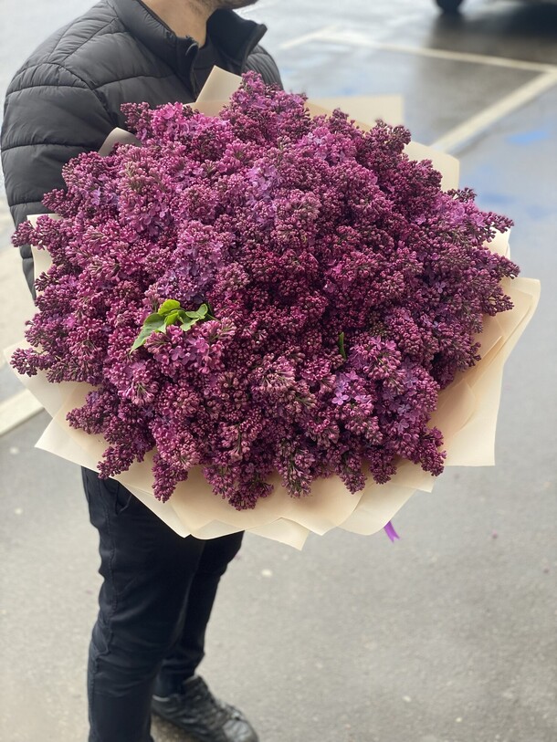 Букет из сирени, артикул F1118632 - 78650 рублей, доставка по городу. Flawery - доставка цветов