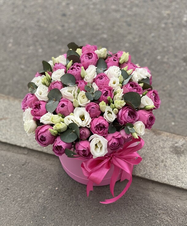 Кустовая роза с эустомой, артикул F1118691 - 7900 рублей, доставка по городу. Flawery - доставка цветов