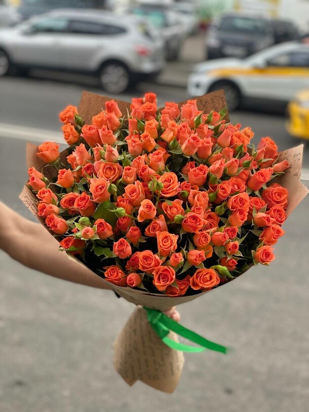 Оранжевая кустовая роза, артикул F1118980 - 17130 рублей, доставка по городу. Flawery - доставка цветов