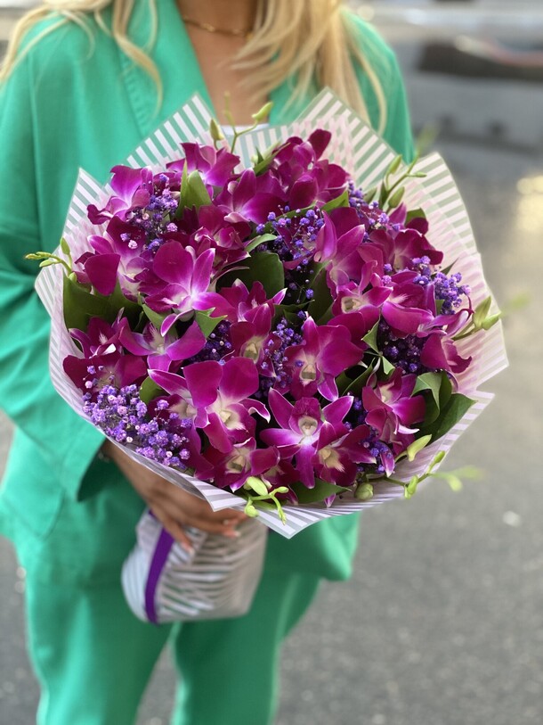 Фиолетовый 💜 дендробиум, артикул F1134192 - 9559 рублей, доставка по городу. Flawery - доставка цветов