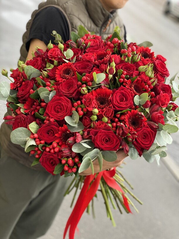 Красный бархат, артикул F1141363 - 34605 рублей, доставка по городу. Flawery - доставка цветов