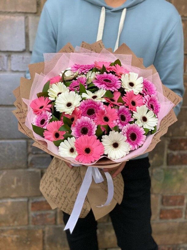 Букет из гербер "эйфория", артикул F1147843 - 9900 рублей, доставка по городу. Flawery - доставка цветов