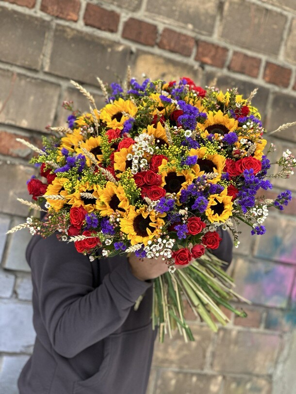 Букет полевых цветов, артикул F1156826 - 38781 рублей, доставка по городу. Flawery - доставка цветов