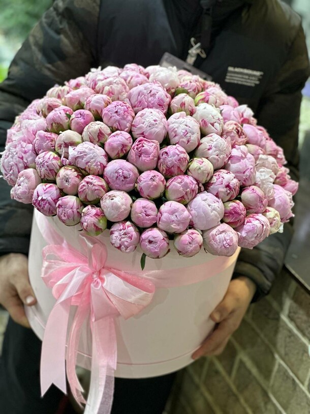 101 пион сара бернар, артикул F1157467 - 146155 рублей, доставка по городу. Flawery - доставка цветов