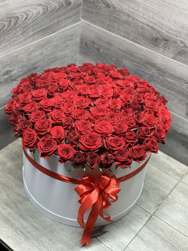101 красная роза в коробке, артикул F1157475 - 35430 рублей, доставка по городу. Flawery - доставка цветов