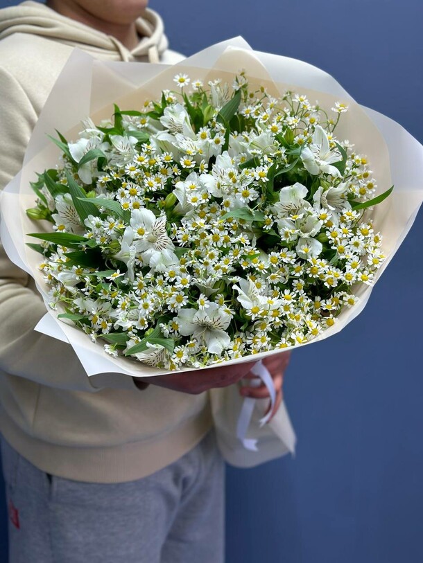 Букет летние воспоминания, артикул F1163087 - 13309 рублей, доставка по городу. Flawery - доставка цветов