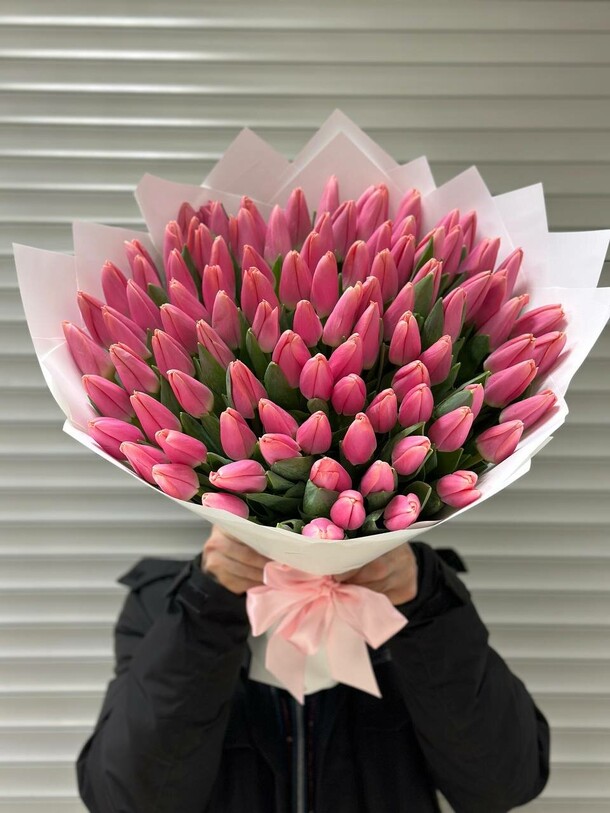 Букет из 101 тюльпана, артикул F1175532 - 37920 рублей, доставка по городу. Flawery - доставка цветов