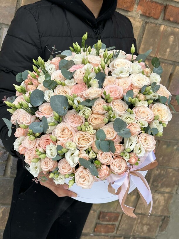 Пионовидная роза мадам бомбастик, артикул F1182470 - 31181 рублей, доставка по городу. Flawery - доставка цветов