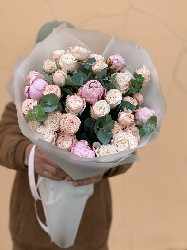 Кустовая роза с пионами, артикул F1210079 - 19485 рублей, доставка по городу. Flawery - доставка цветов