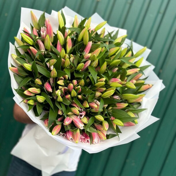 Огромный букет лилий, артикул F1216823 - 76999 рублей, доставка по городу. Flawery - доставка цветов