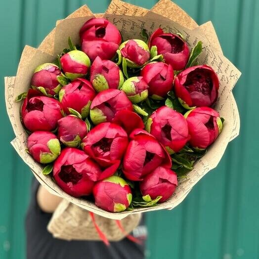 Бордовые пионы, артикул F1220176 - 21659 рублей, доставка по городу. Flawery - доставка цветов