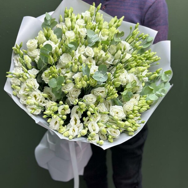 Букет из белоснежной эустомы, артикул F1244135 - 21960 рублей, доставка по городу. Flawery - доставка цветов