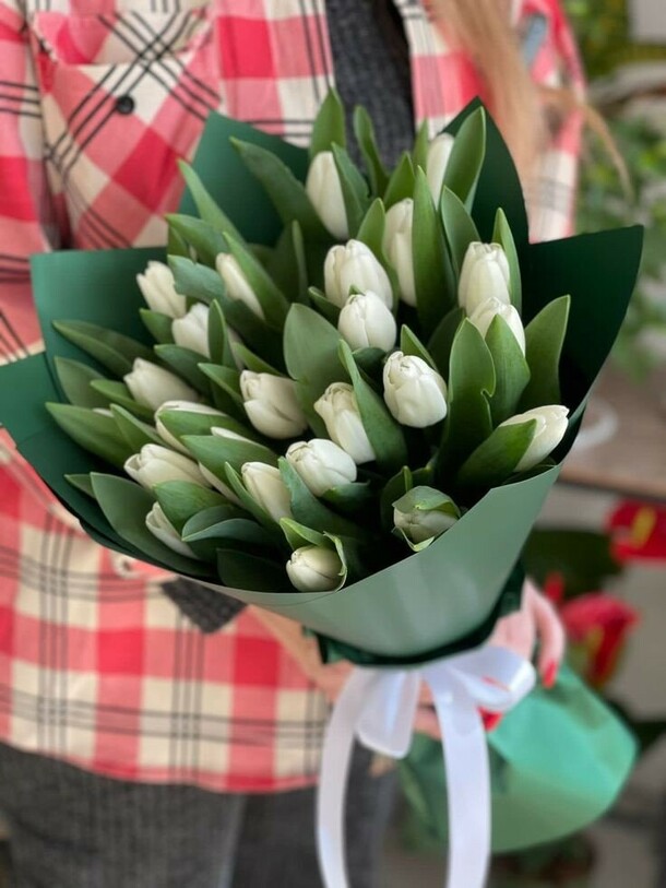 25 белоснежных тюльпанов, артикул F1247578 - 7590 рублей, доставка по городу. Flawery - доставка цветов