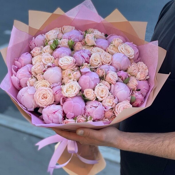 Кустовая роза с пионами, артикул F1286321 - 25156 рублей, доставка по городу. Flawery - доставка цветов