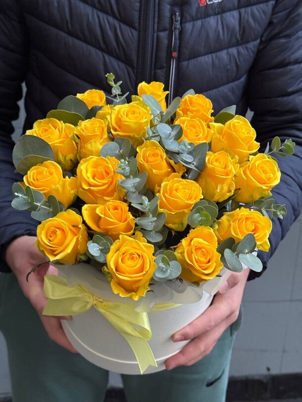 Желтая роза в коробке, артикул F1342539 - 6750 рублей, доставка по городу. Flawery - доставка цветов