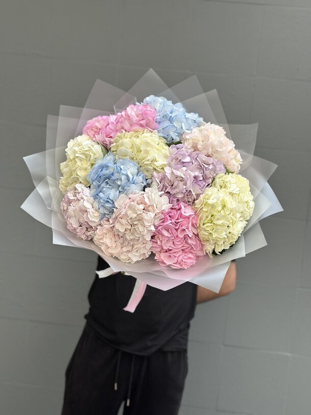 Разноцветная гортензия, артикул F1348892 - 11900 рублей, доставка по городу. Flawery - доставка цветов