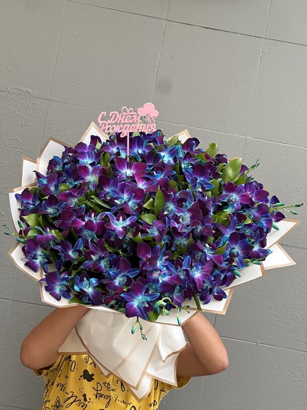 Космический букет из синих дендробиумов, артикул F1349175 - 21659 рублей, доставка по городу. Flawery - доставка цветов