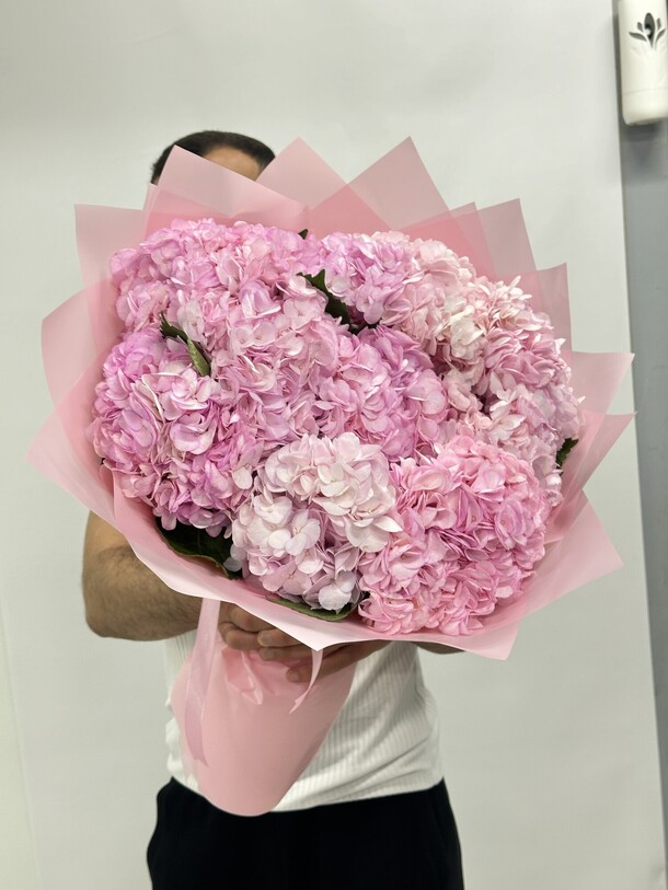 Розовая гортензия, артикул F1350281 - 11900 рублей, доставка по городу. Flawery - доставка цветов