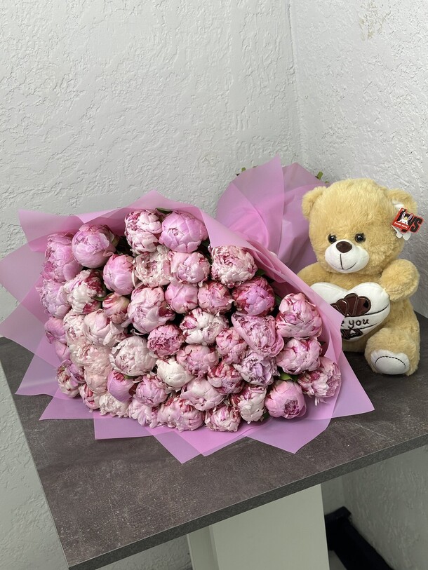 Комбо ароматные пионы с мишкой, артикул F1350283 - 69091 рублей, доставка по городу. Flawery - доставка цветов