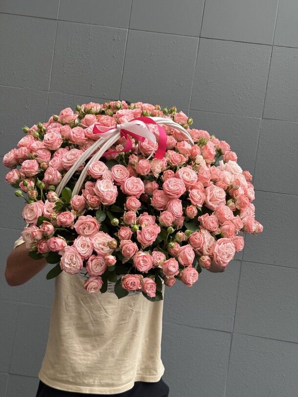 Кустовая пионовидная роза мадам бомбастик, артикул F1357871 - 31727 рублей, доставка по городу. Flawery - доставка цветов