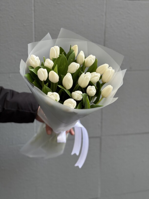 Букет из белых тюльпанов, артикул F1363569 - 5900 рублей, доставка по городу. Flawery - доставка цветов