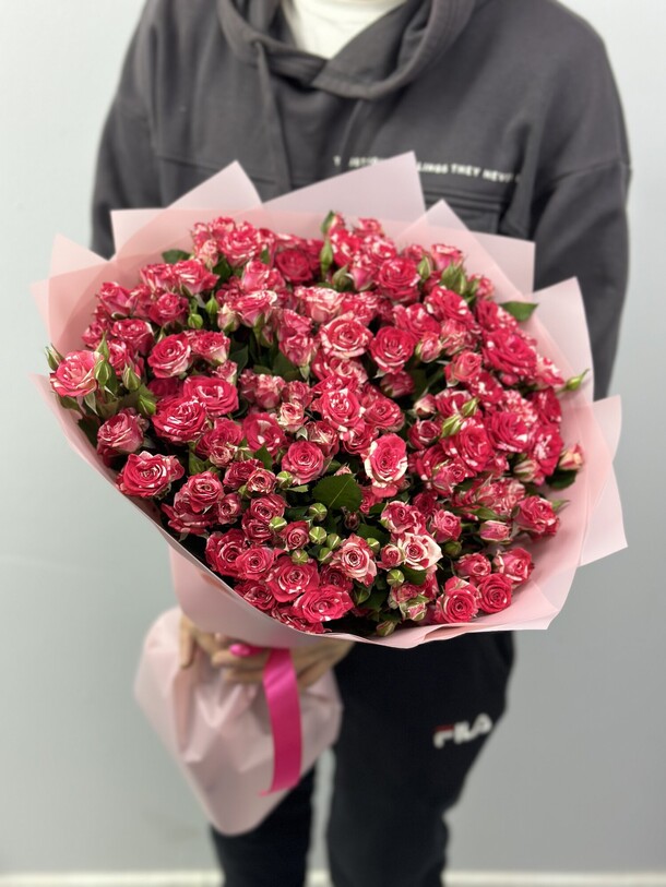 Кустовая роза, артикул F1379127 - 15125 рублей, доставка по городу. Flawery - доставка цветов