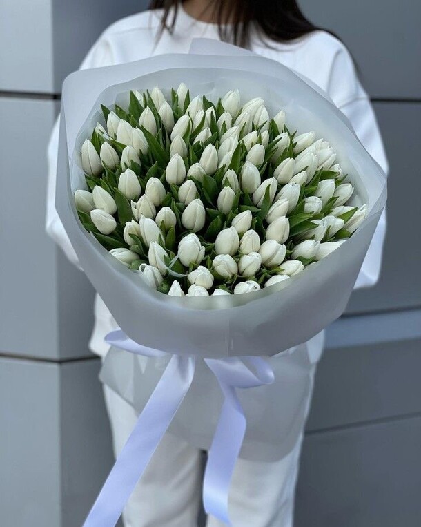 101 белый тюльпан 🌷, артикул F1385000 - 37920 рублей, доставка по городу. Flawery - доставка цветов