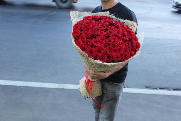 51 красная роза, ред наоми, артикул F32023 - 21958 рублей, доставка по городу. Flawery - доставка цветов